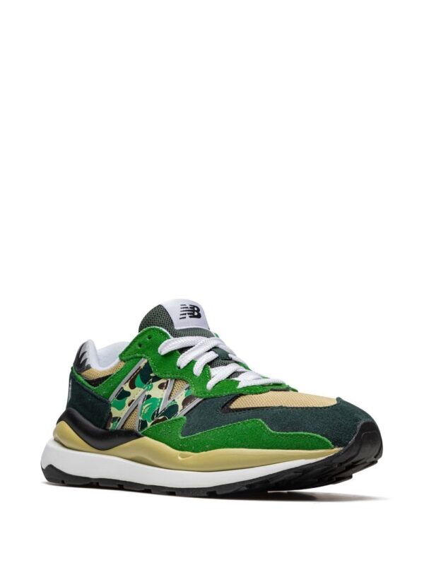 ⁦سنيكر x BAPE 57/40⁩ - الصورة ⁦2⁩