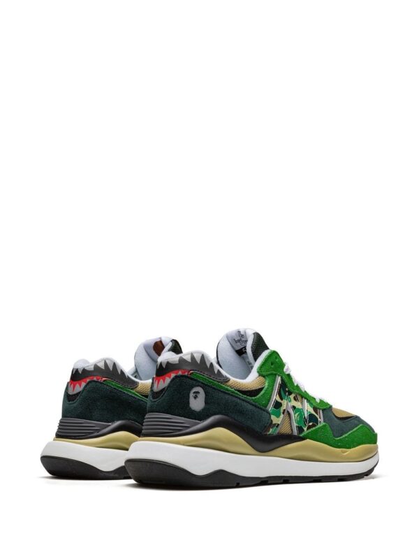 ⁦سنيكر x BAPE 57/40⁩ - الصورة ⁦3⁩