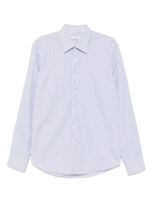 point-collar shirt