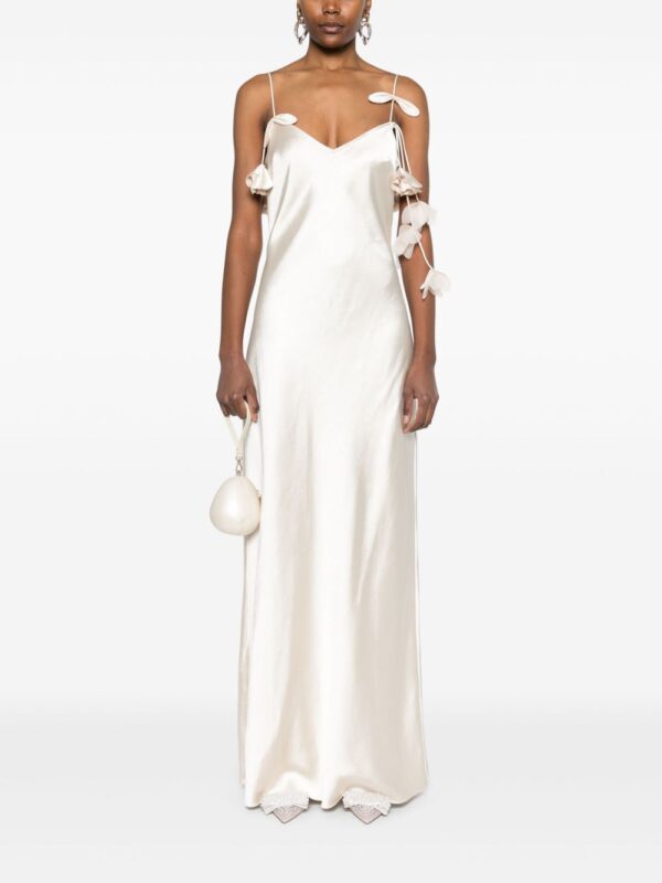 ⁦floral-appliqué satin maxi dress⁩ - الصورة ⁦3⁩