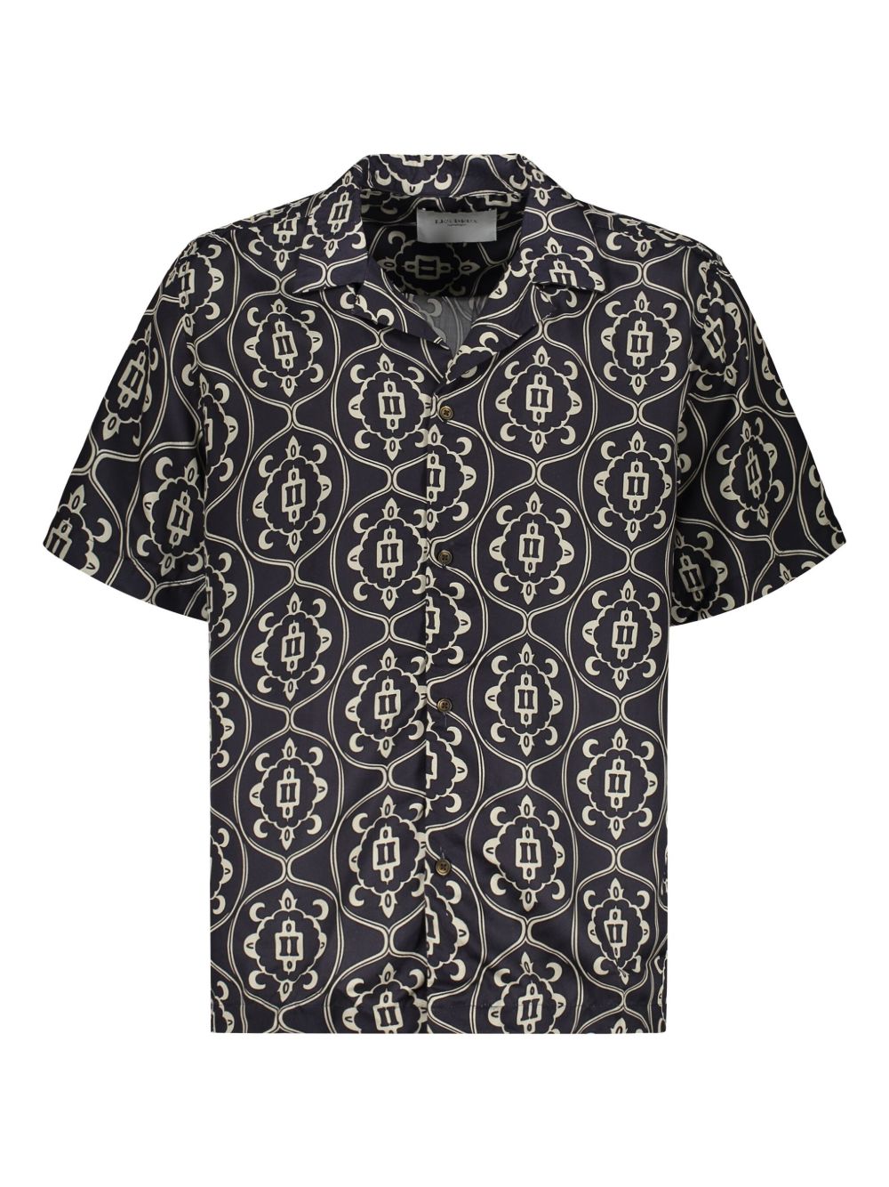 graphic-print shirt