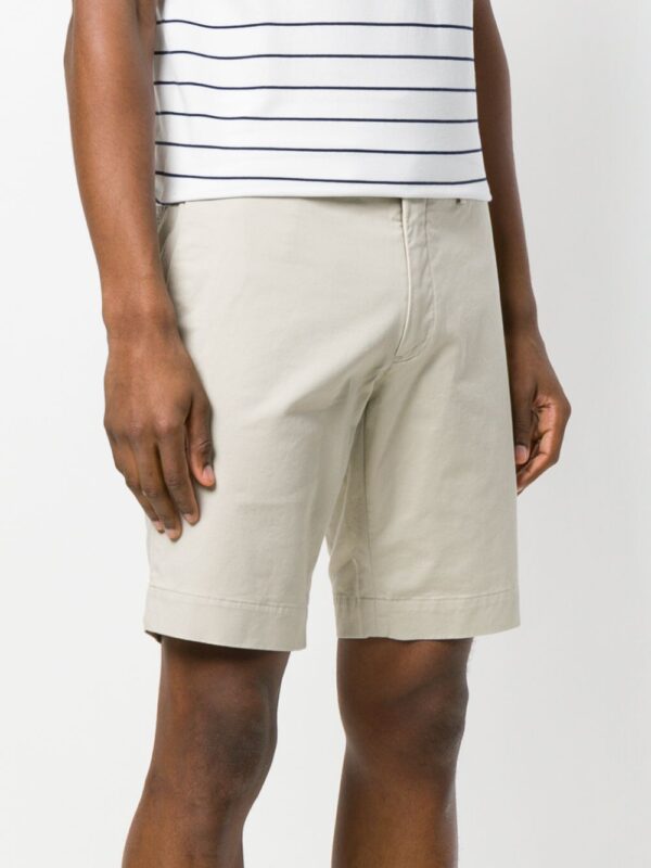 ⁦classic fit stretch shorts⁩ - الصورة ⁦3⁩