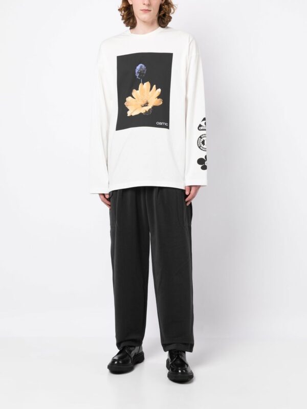 ⁦graphic-print long-sleeved T-shirt⁩ - الصورة ⁦3⁩
